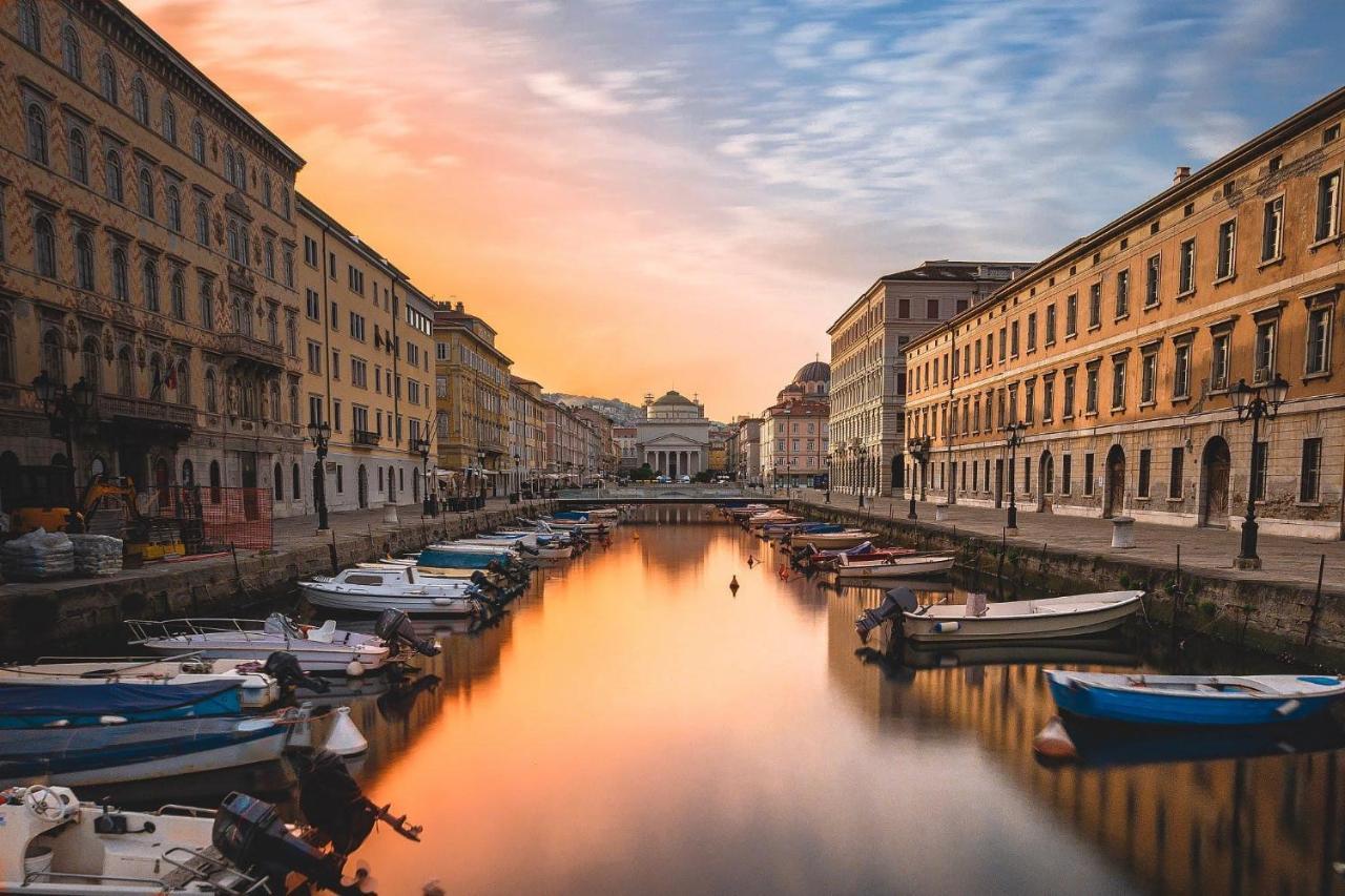 Rifugio Hemingway, Trieste Centro Con Parcheggio Bagian luar foto
